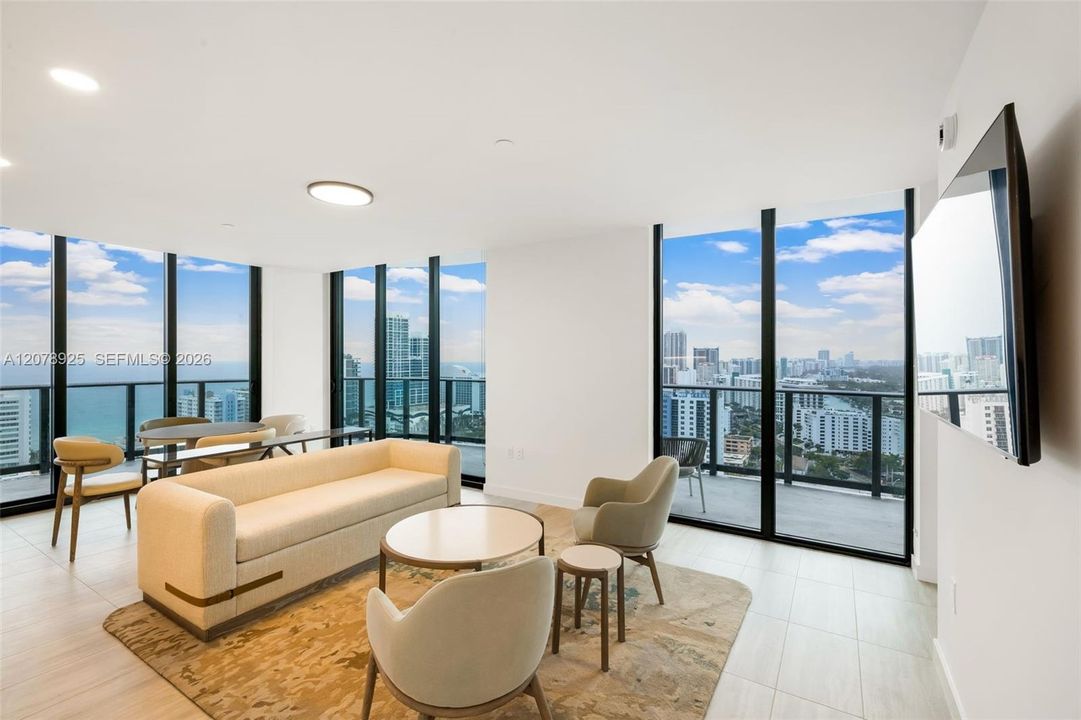 For Sale: $1,950,000 (2 beds, 2 baths, 995 Square Feet)