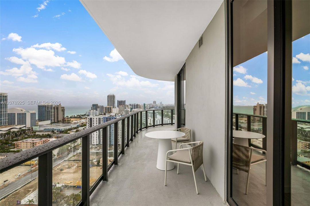 For Sale: $1,950,000 (2 beds, 2 baths, 995 Square Feet)