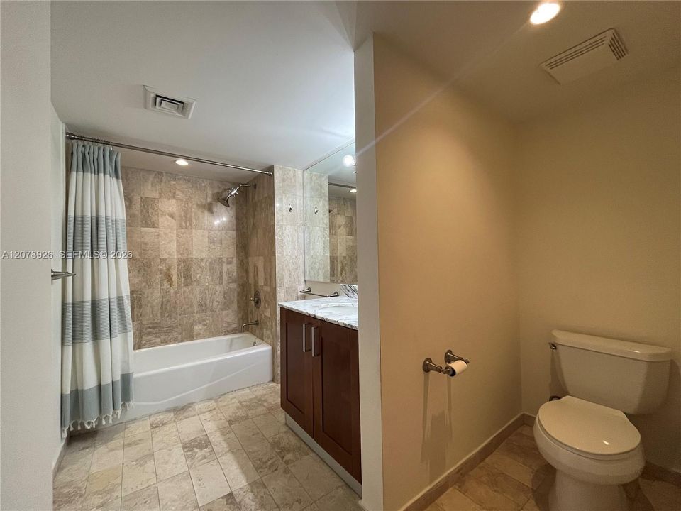 For Rent: $4,000 (2 beds, 2 baths, 927 Square Feet)