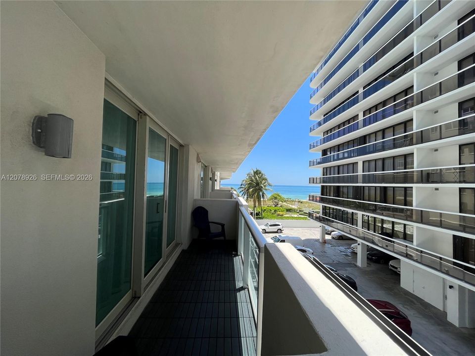 For Rent: $4,000 (2 beds, 2 baths, 927 Square Feet)
