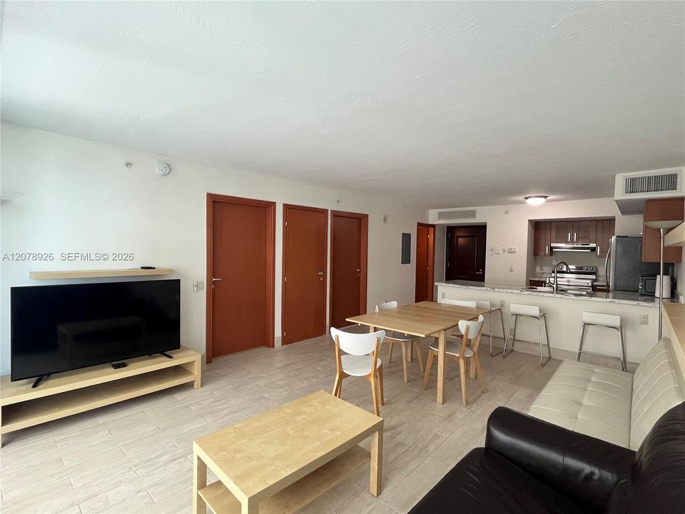 For Rent: $4,000 (2 beds, 2 baths, 927 Square Feet)