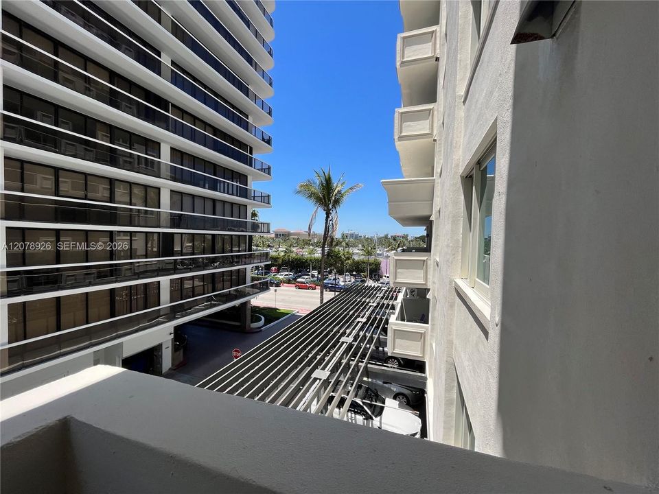 For Rent: $4,000 (2 beds, 2 baths, 927 Square Feet)