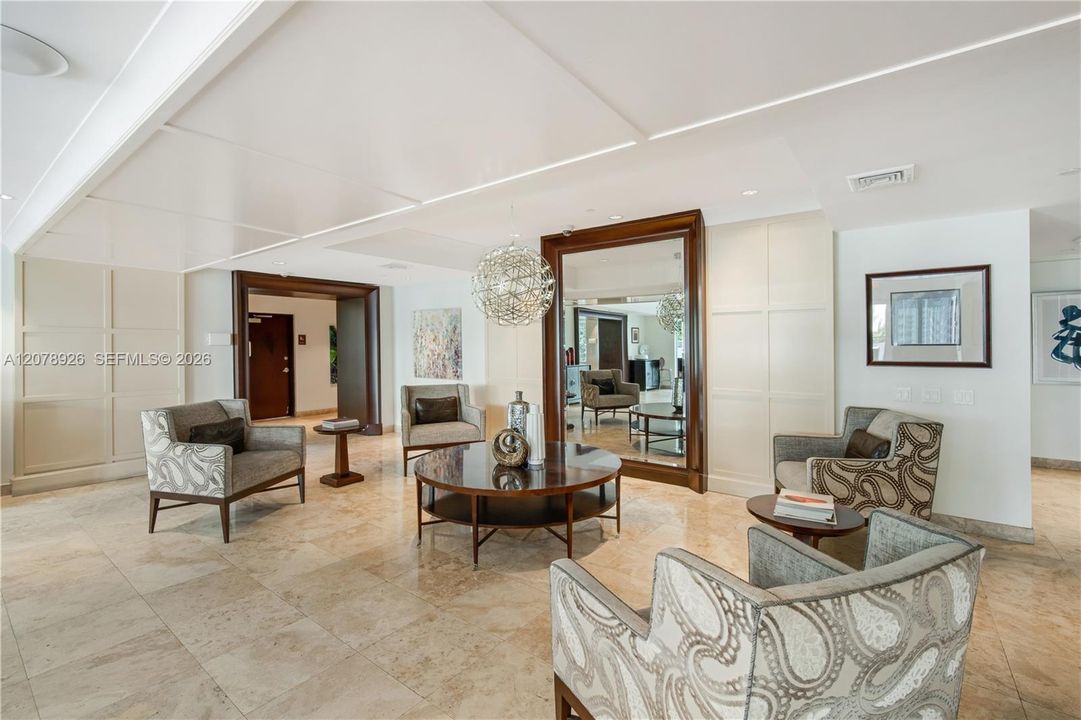 For Rent: $4,000 (2 beds, 2 baths, 927 Square Feet)