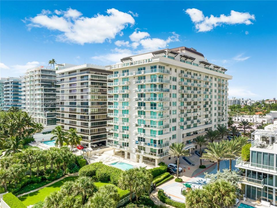For Rent: $4,000 (2 beds, 2 baths, 927 Square Feet)