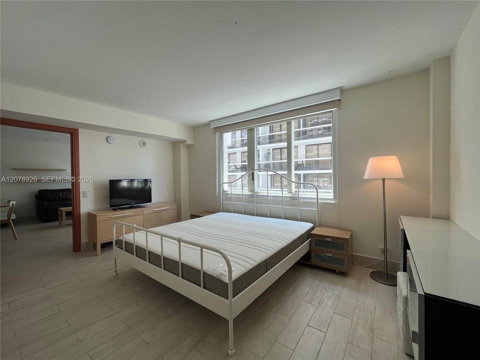 For Rent: $4,000 (2 beds, 2 baths, 927 Square Feet)