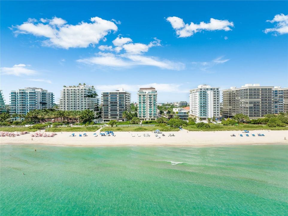 For Rent: $4,000 (2 beds, 2 baths, 927 Square Feet)
