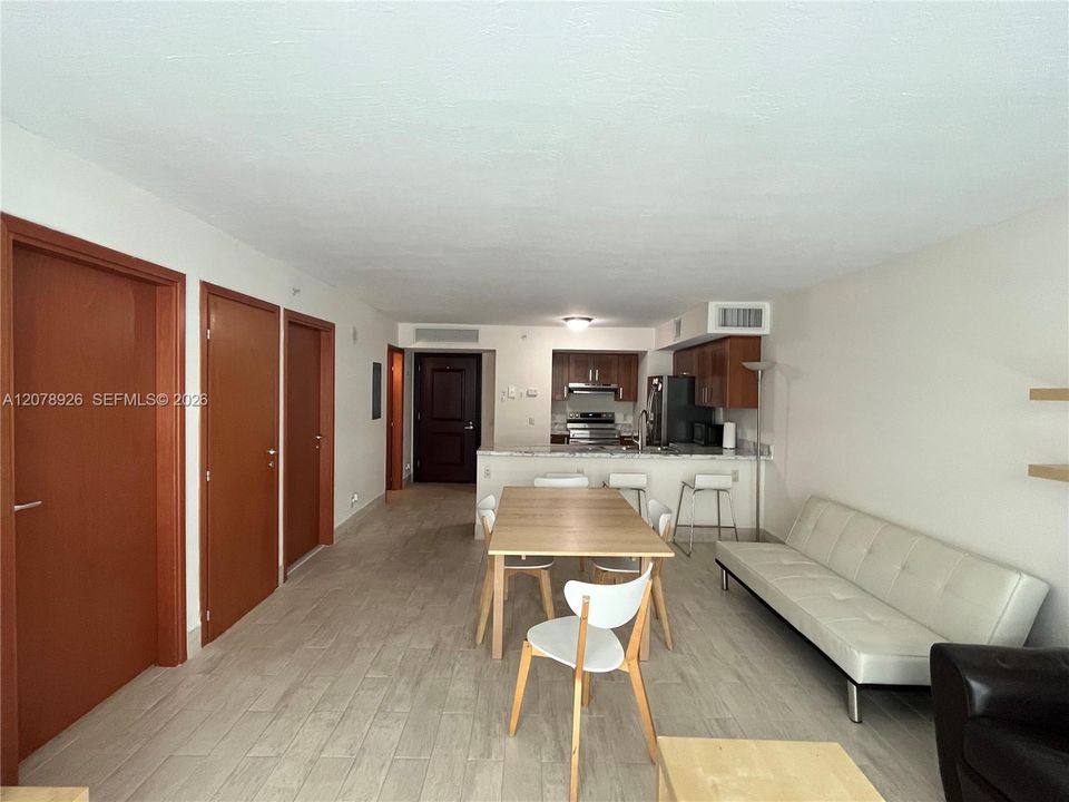 For Rent: $4,000 (2 beds, 2 baths, 927 Square Feet)