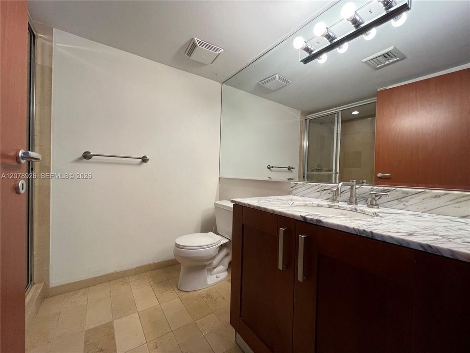 For Rent: $4,000 (2 beds, 2 baths, 927 Square Feet)