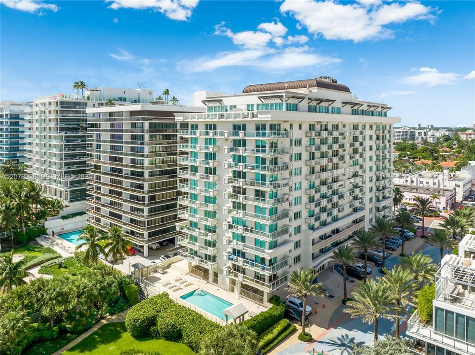 For Rent: $4,000 (2 beds, 2 baths, 927 Square Feet)