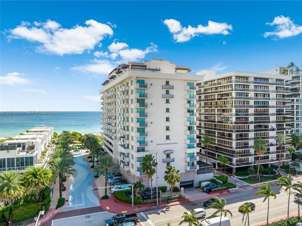 For Rent: $4,000 (2 beds, 2 baths, 927 Square Feet)