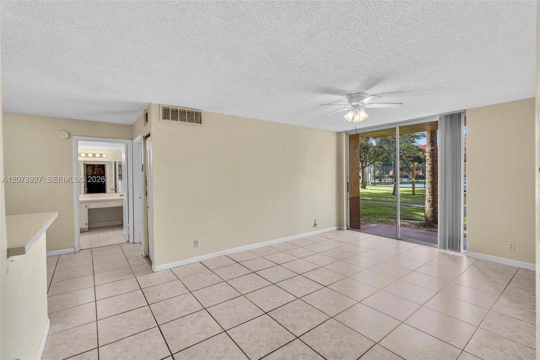 For Rent: $1,750 (1 beds, 1 baths, 734 Square Feet)