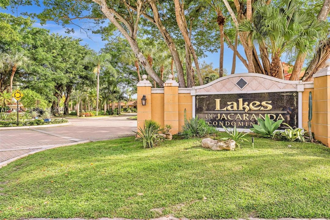 For Rent: $1,750 (1 beds, 1 baths, 734 Square Feet)