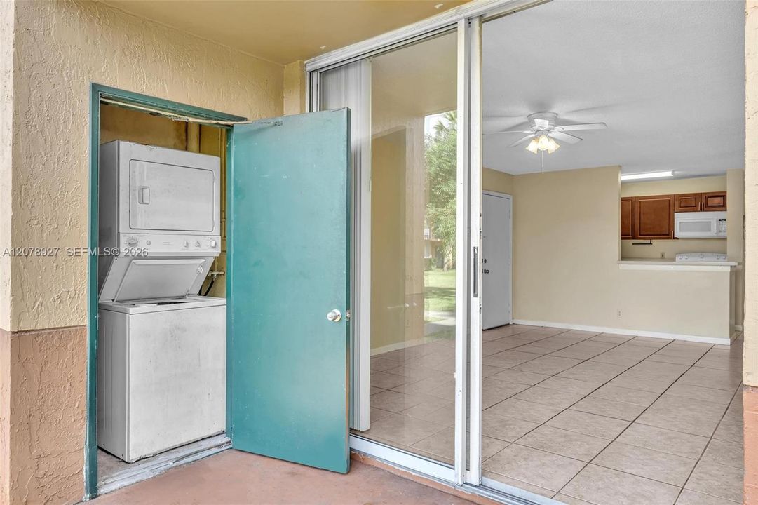 For Rent: $1,750 (1 beds, 1 baths, 734 Square Feet)