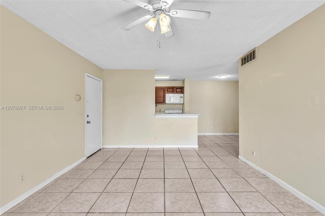 For Rent: $1,750 (1 beds, 1 baths, 734 Square Feet)