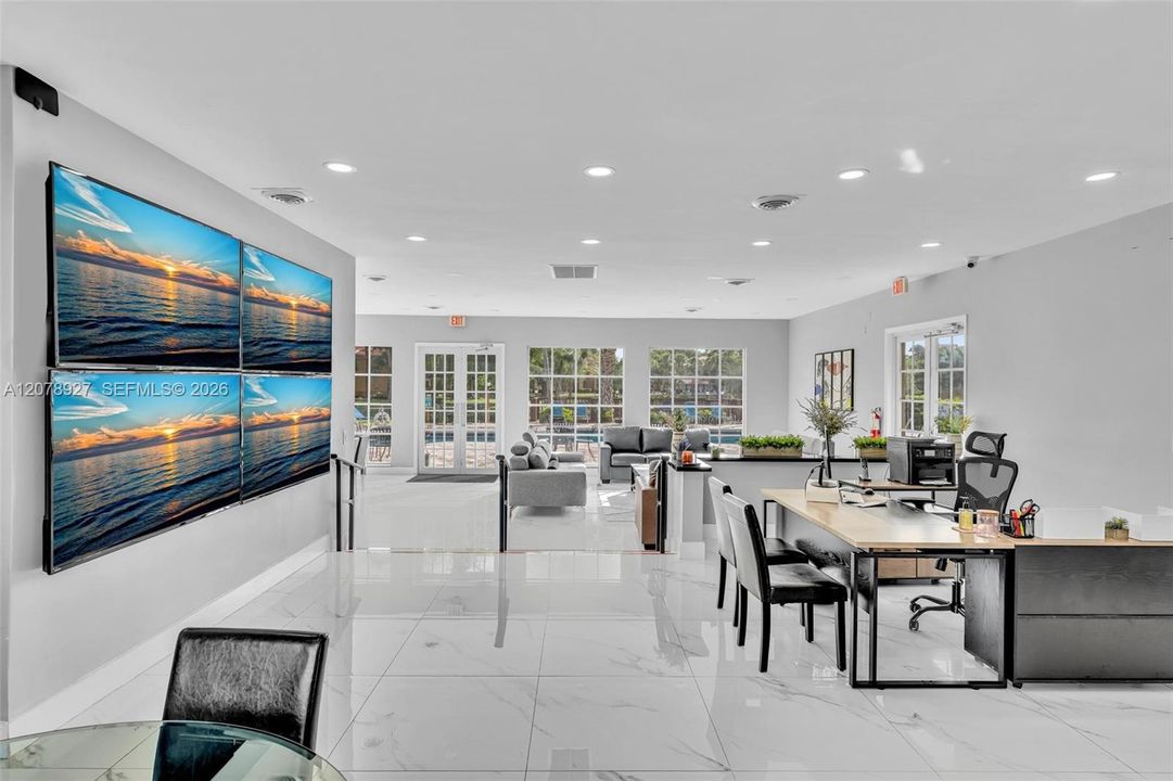 For Rent: $1,750 (1 beds, 1 baths, 734 Square Feet)