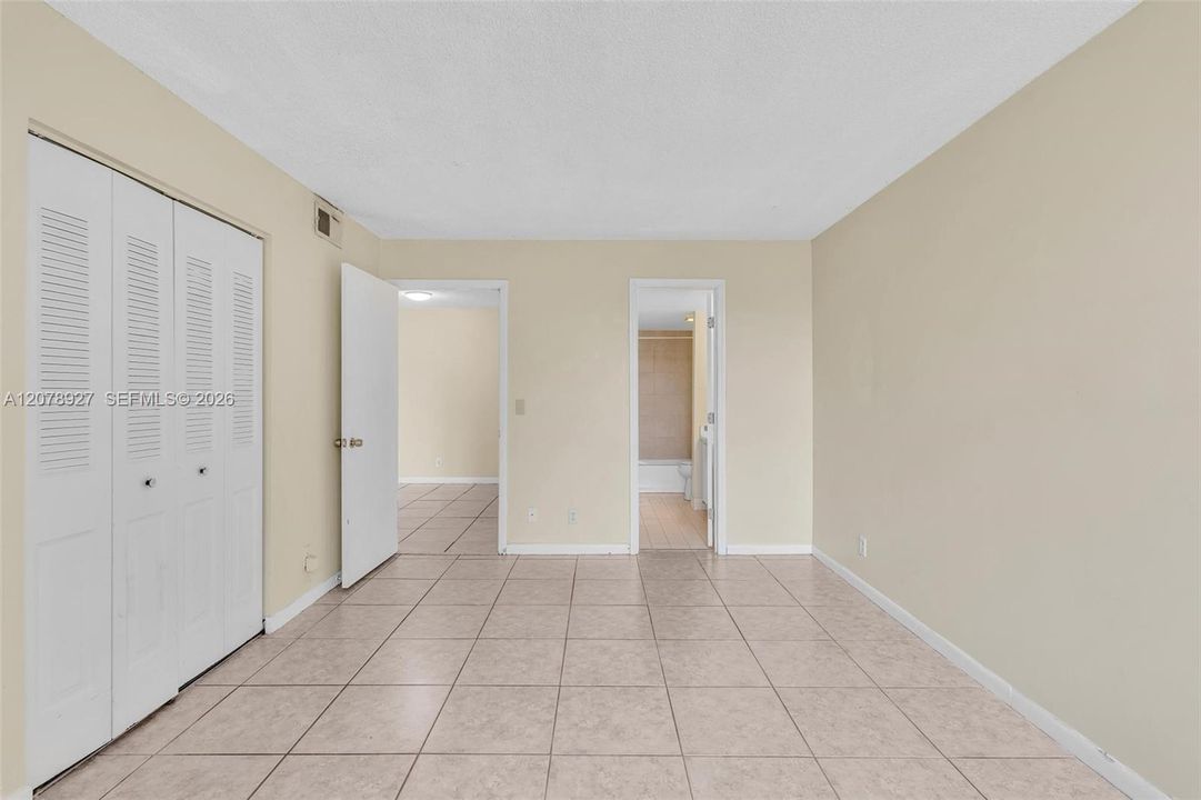 For Rent: $1,750 (1 beds, 1 baths, 734 Square Feet)