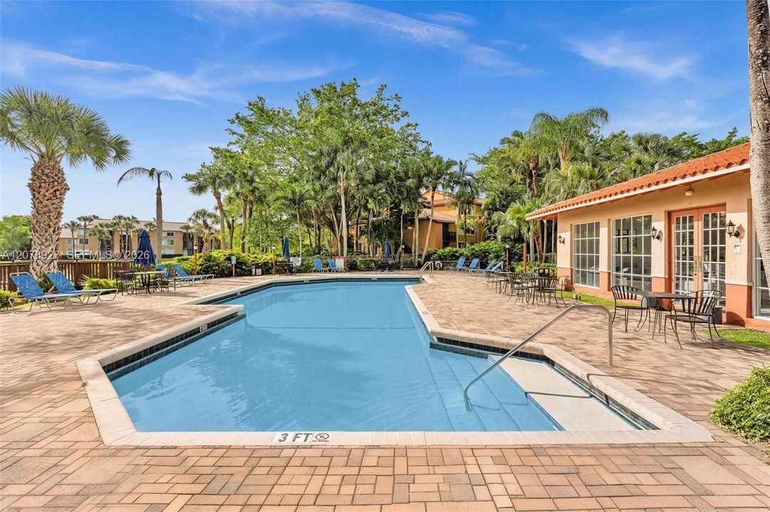 For Rent: $1,750 (1 beds, 1 baths, 734 Square Feet)