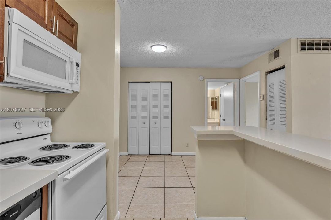 For Rent: $1,750 (1 beds, 1 baths, 734 Square Feet)