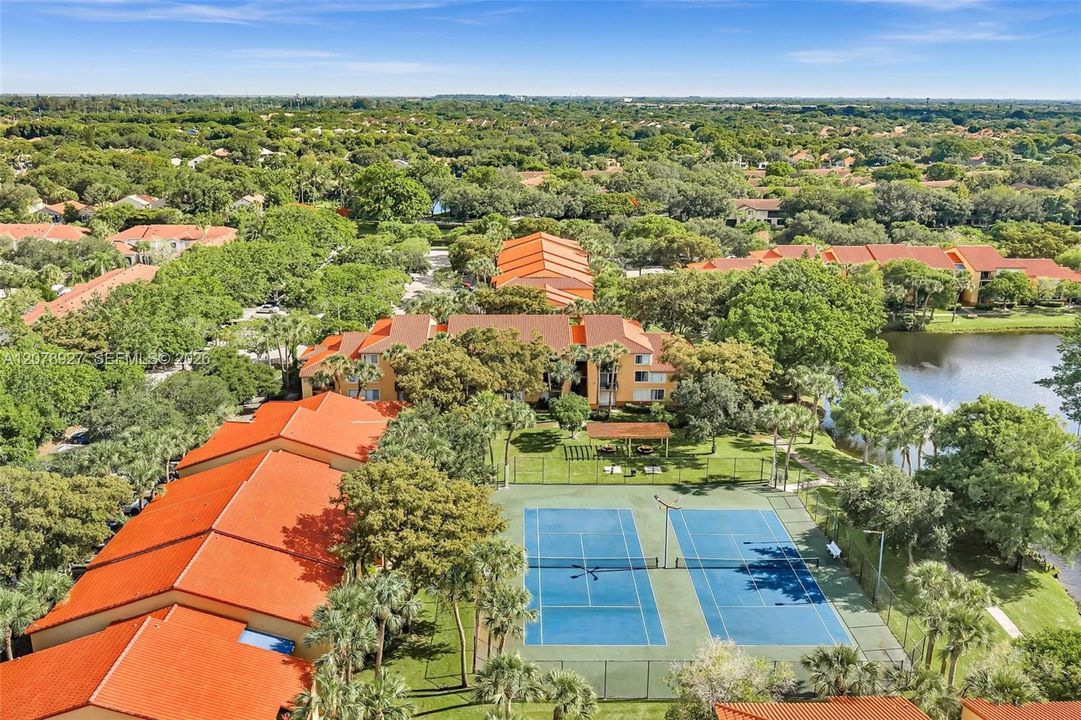 For Rent: $1,750 (1 beds, 1 baths, 734 Square Feet)