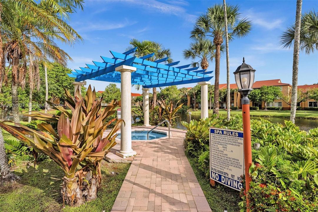 For Rent: $1,750 (1 beds, 1 baths, 734 Square Feet)