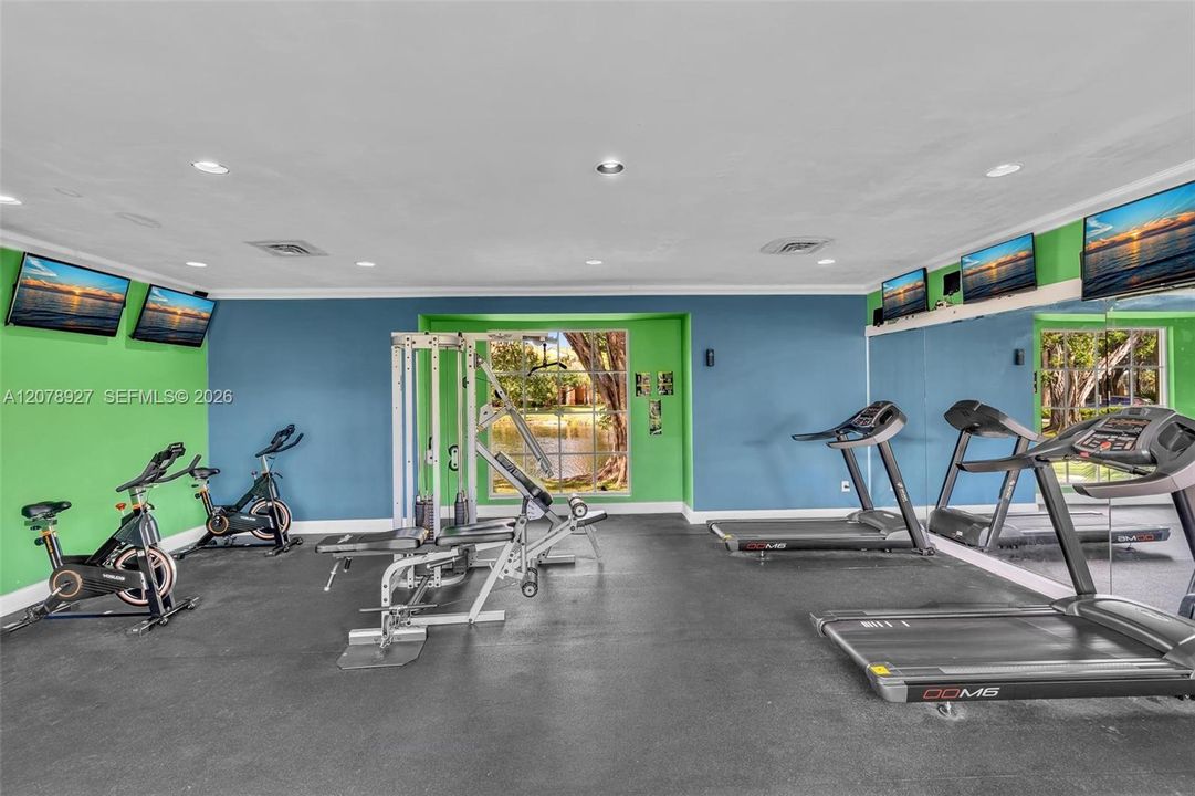 For Rent: $1,750 (1 beds, 1 baths, 734 Square Feet)