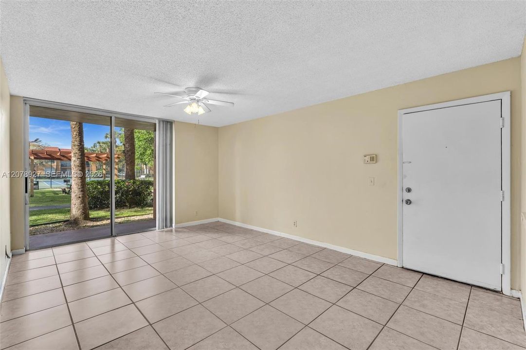 For Rent: $1,750 (1 beds, 1 baths, 734 Square Feet)