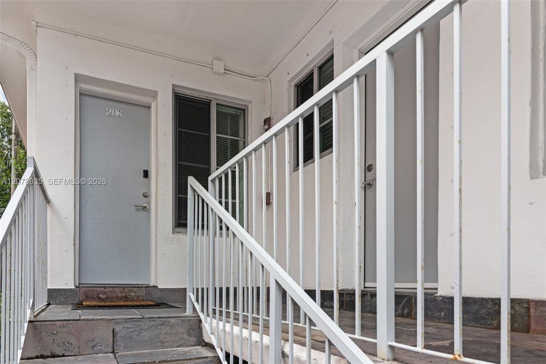 For Rent: $3,400 (2 beds, 2 baths, 1029 Square Feet)