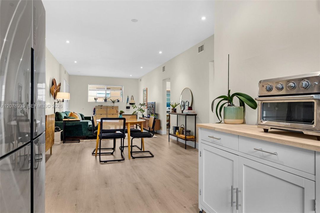 For Rent: $3,400 (2 beds, 2 baths, 1029 Square Feet)