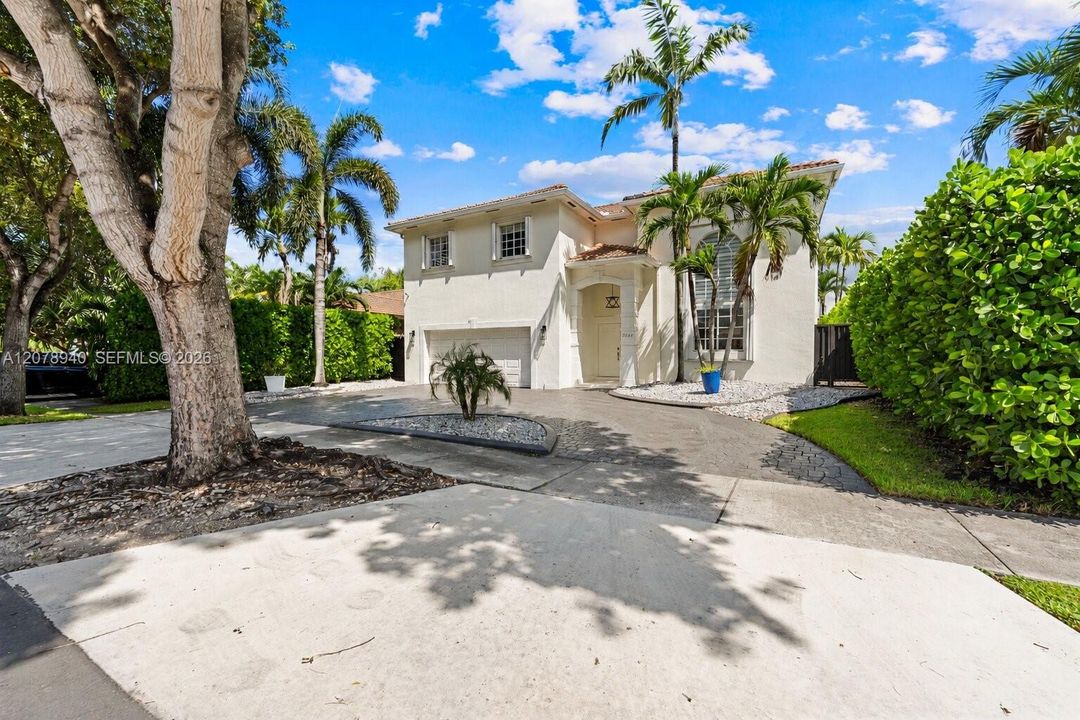 For Rent: $5,950 (5 beds, 3 baths, 2145 Square Feet)