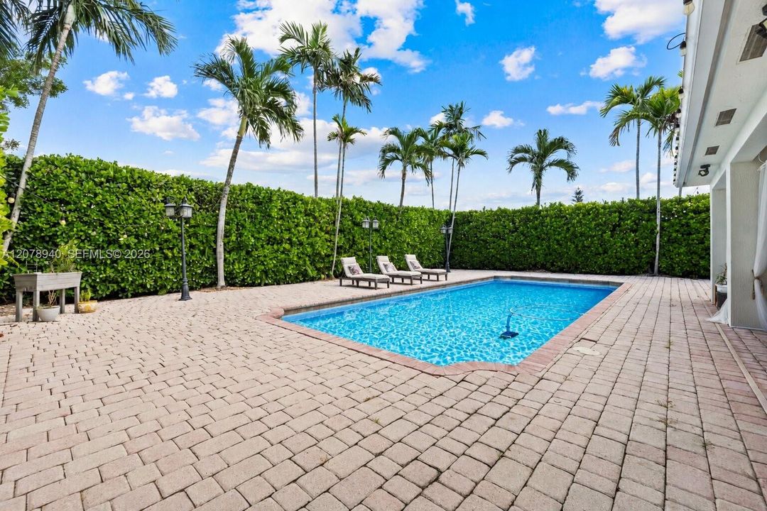 For Rent: $5,950 (5 beds, 3 baths, 2145 Square Feet)