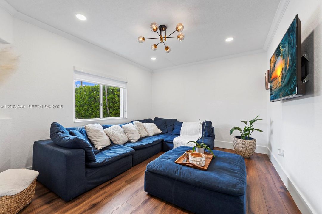For Rent: $5,950 (5 beds, 3 baths, 2145 Square Feet)