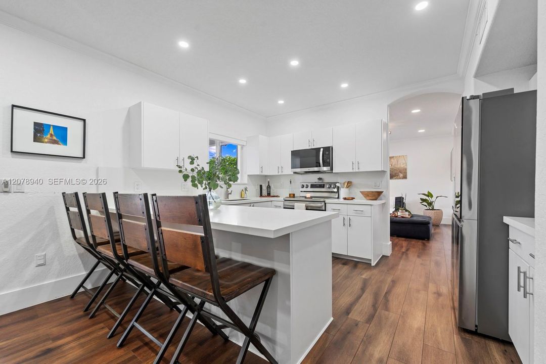 For Rent: $5,950 (5 beds, 3 baths, 2145 Square Feet)