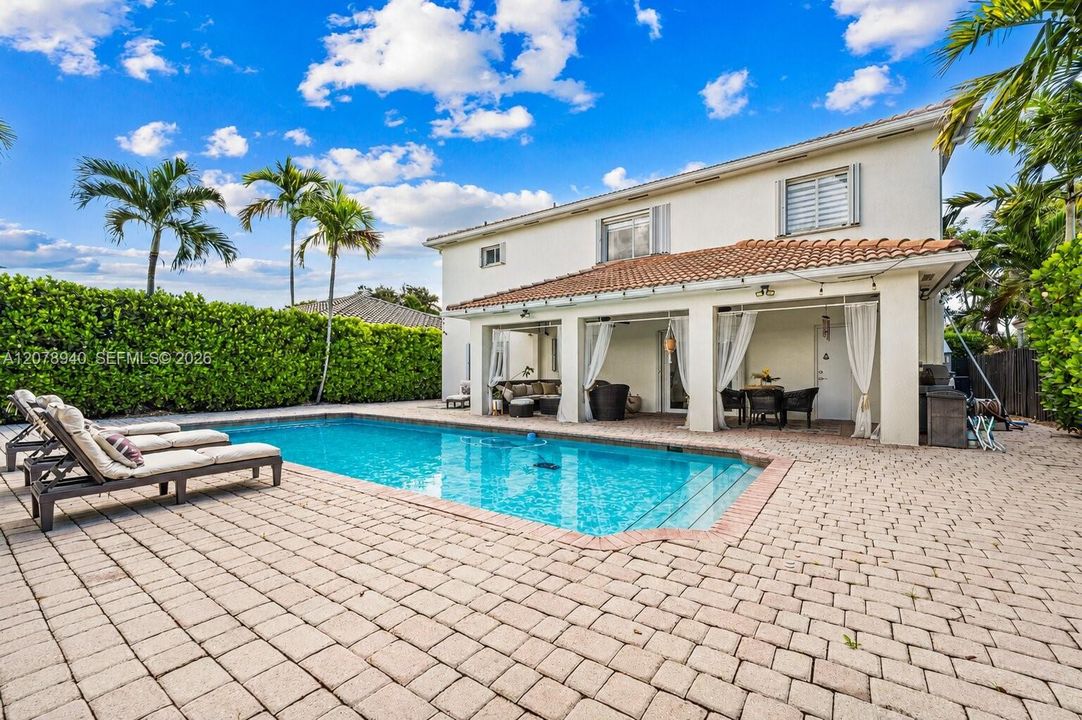 For Rent: $5,950 (5 beds, 3 baths, 2145 Square Feet)