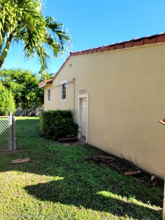 For Sale: $850,000 (3 beds, 2 baths, 1411 Square Feet)