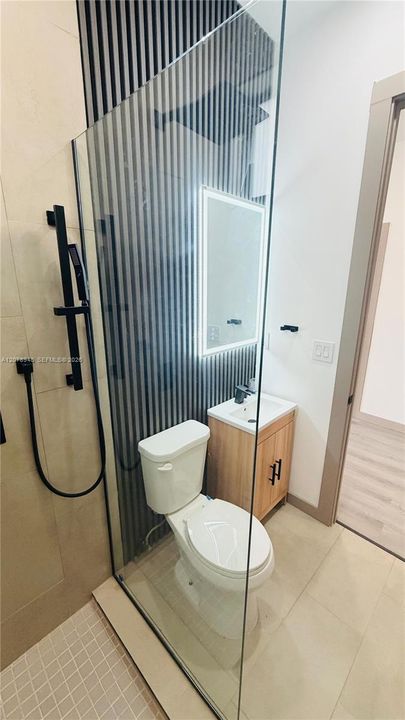 For Rent: $2,450 (1 beds, 1 baths, 800 Square Feet)