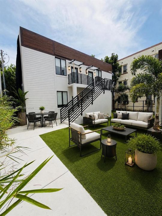 For Rent: $2,450 (1 beds, 1 baths, 800 Square Feet)