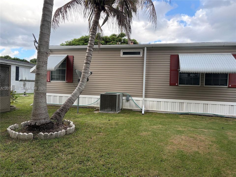 For Sale: $299,000 (2 beds, 2 baths, 1170 Square Feet)