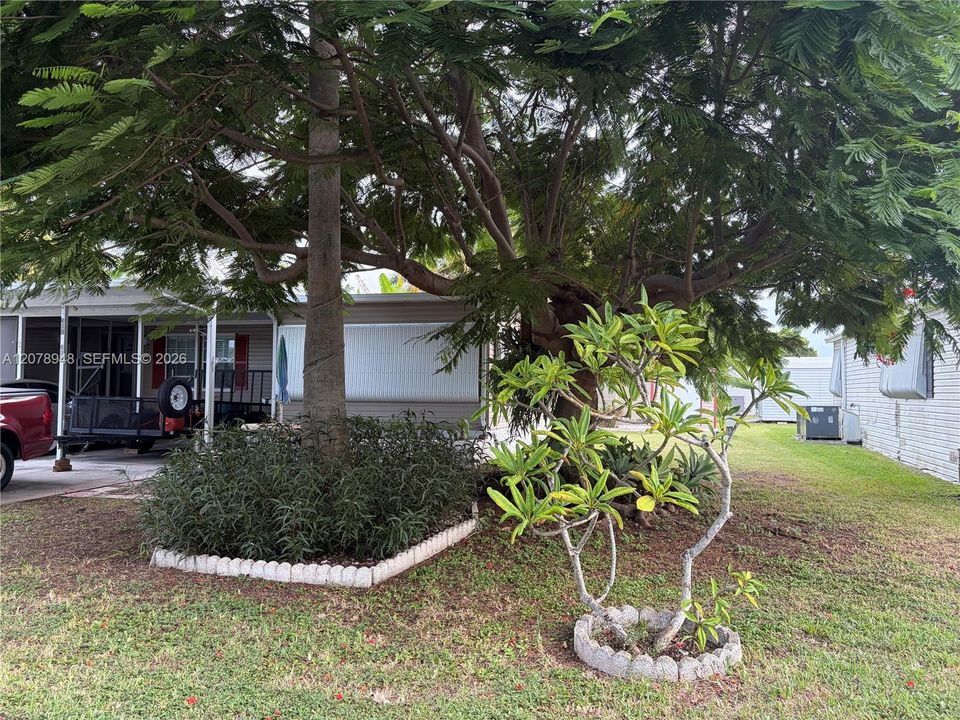 For Sale: $299,000 (2 beds, 2 baths, 1170 Square Feet)