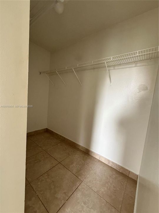 For Sale: $248,000 (1 beds, 1 baths, 811 Square Feet)