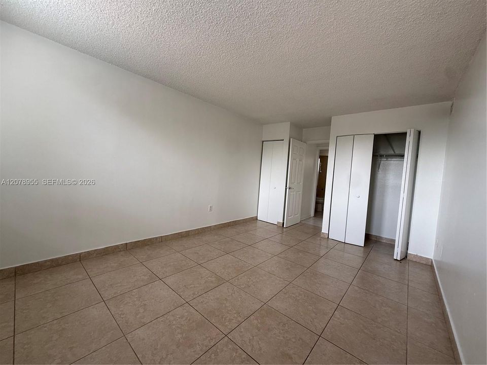 For Sale: $248,000 (1 beds, 1 baths, 811 Square Feet)