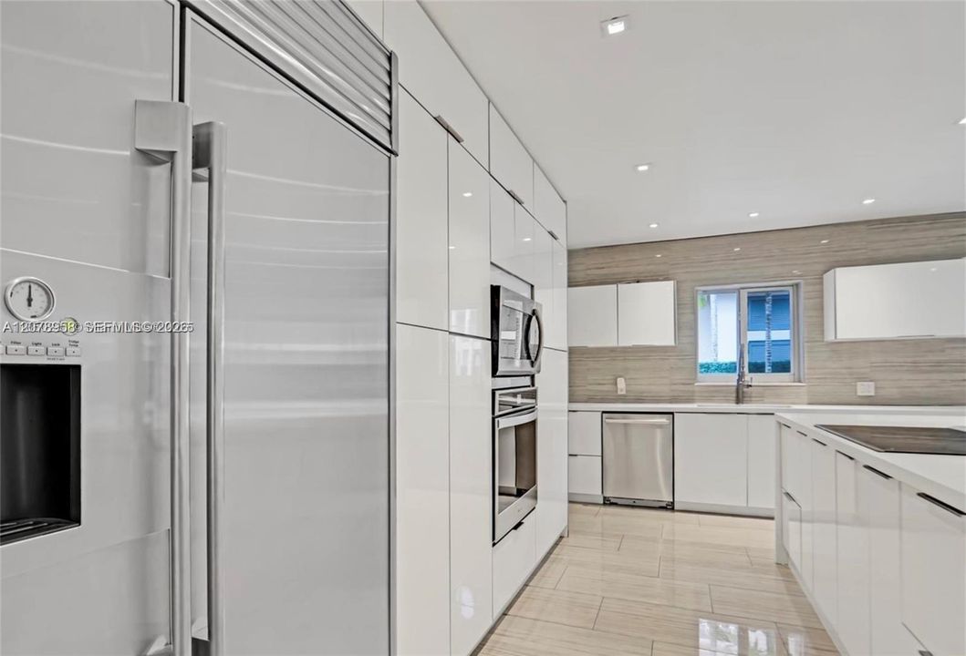 For Sale: $3,800,000 (4 beds, 3 baths, 2915 Square Feet)