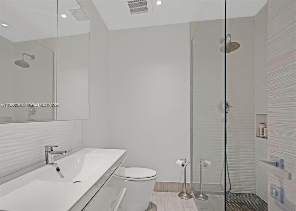 For Sale: $3,800,000 (4 beds, 3 baths, 2915 Square Feet)