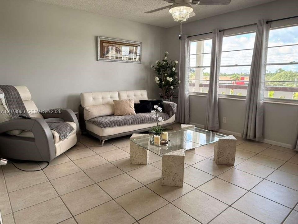 En Venta: $99,000 (1 camas, 1 baños, 702 Pies cuadrados)