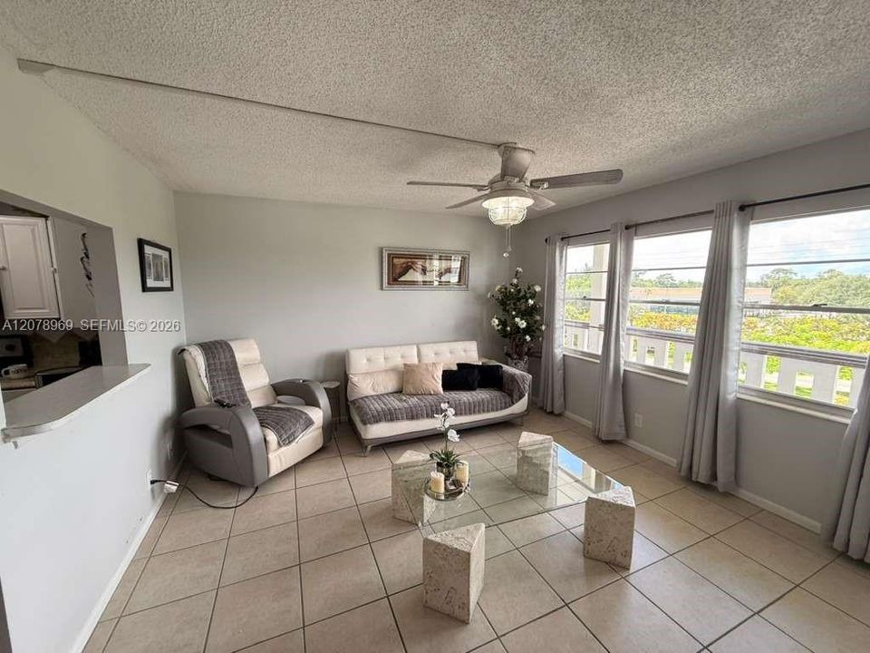 En Venta: $99,000 (1 camas, 1 baños, 702 Pies cuadrados)