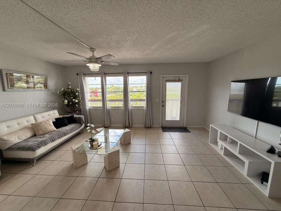 En Venta: $99,000 (1 camas, 1 baños, 702 Pies cuadrados)