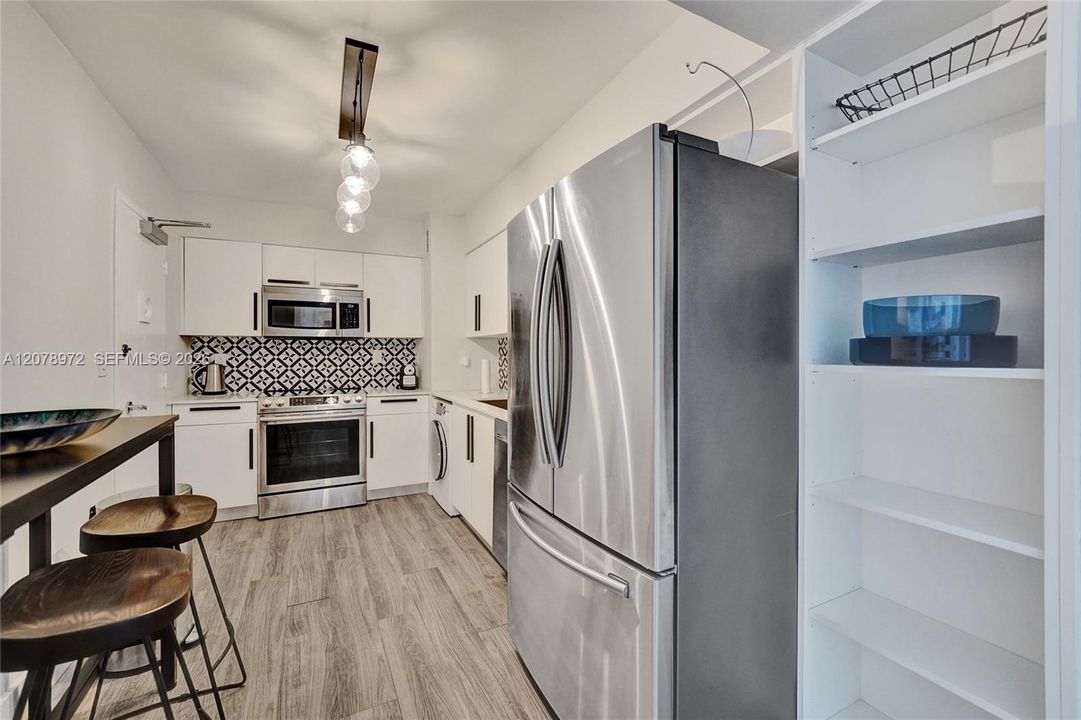 En Venta: $999,000 (1 camas, 1 baños, 905 Pies cuadrados)