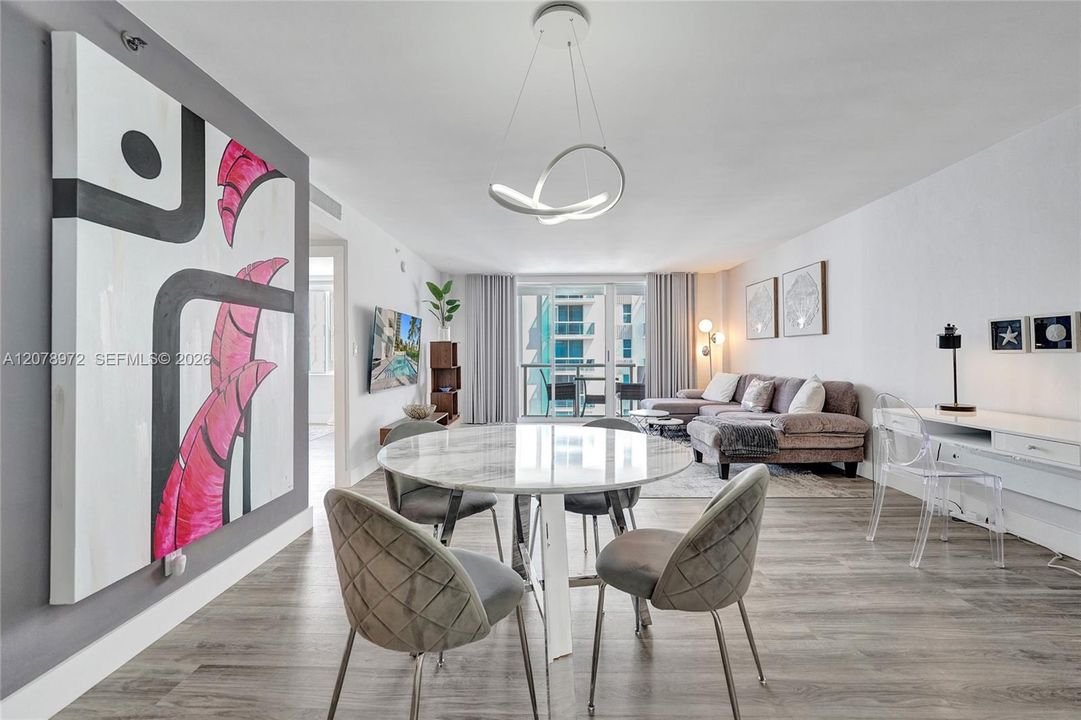 En Venta: $999,000 (1 camas, 1 baños, 905 Pies cuadrados)