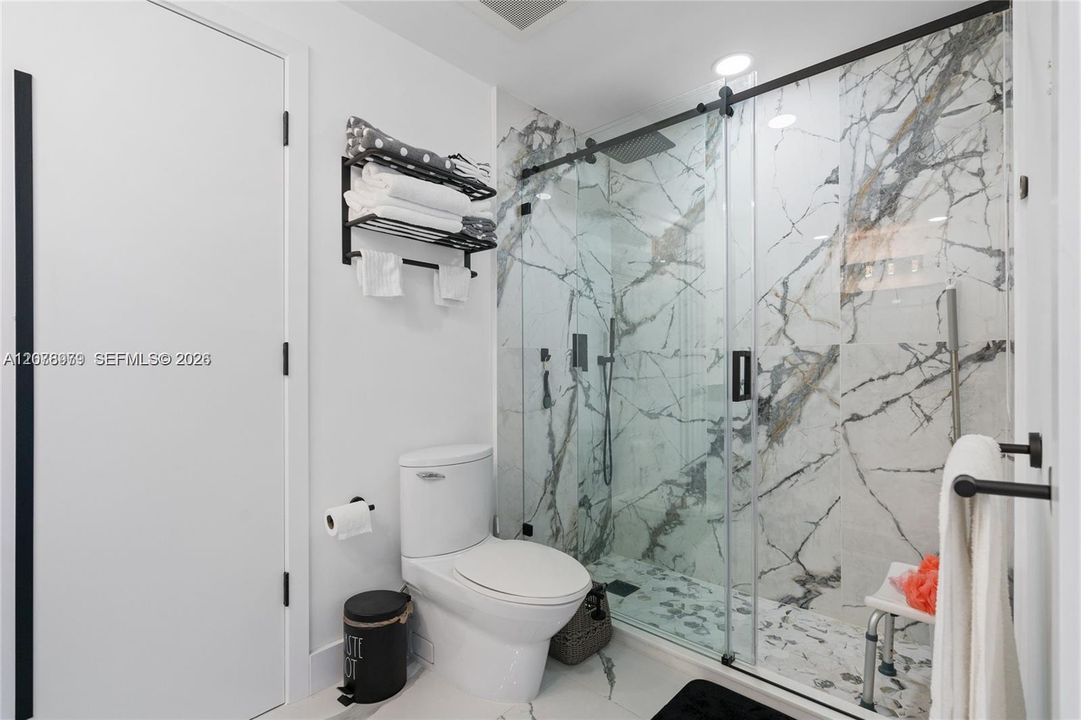 En Venta: $690,000 (3 camas, 2 baños, 1362 Pies cuadrados)