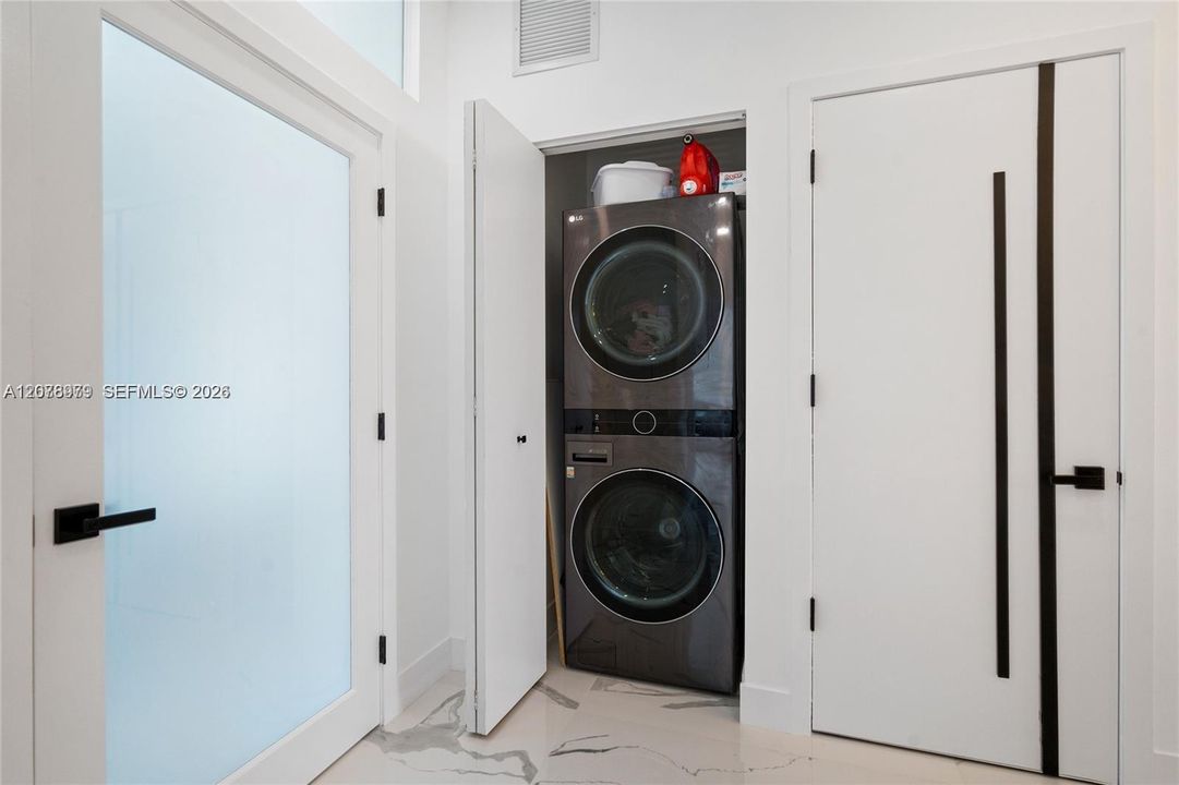 En Venta: $690,000 (3 camas, 2 baños, 1362 Pies cuadrados)