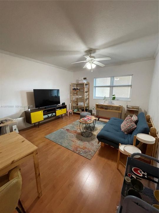 For Rent: $2,150 (1 beds, 1 baths, 704 Square Feet)
